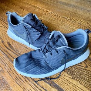 Men’s 11.5 Nike shoes